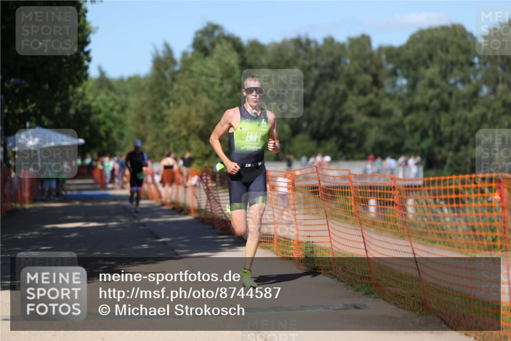07.09.2025 - 19. Norderstedt Triathlon Michael Strokosch http://msf.ph/oto/8744587 07.09.2025 14:45:09 Laufen 996 meine-sportfotos.de