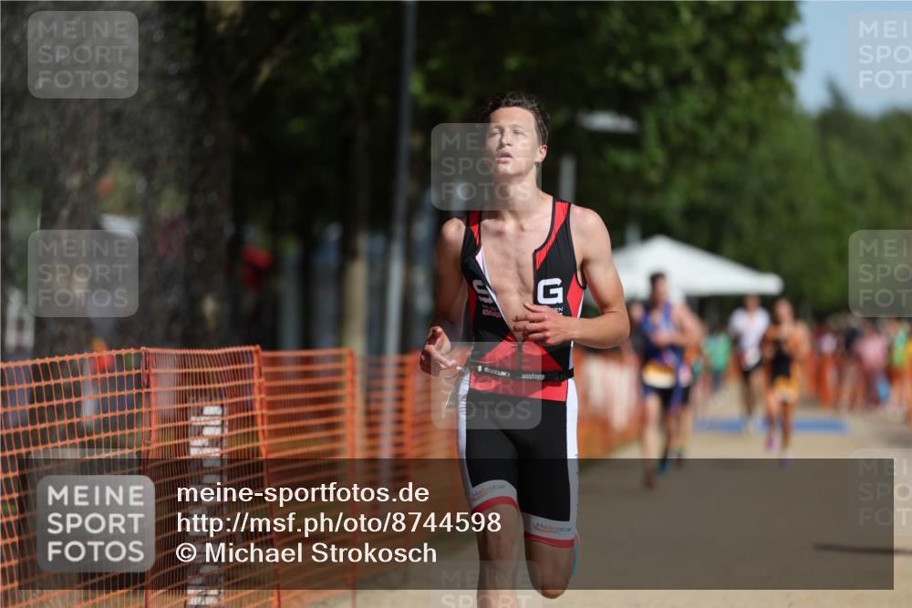 07.09.2025 - 19. Norderstedt Triathlon Michael Strokosch http://msf.ph/oto/8744598 07.09.2025 11:57:47 Laufen 300, 1179, 1186 meine-sportfotos.de