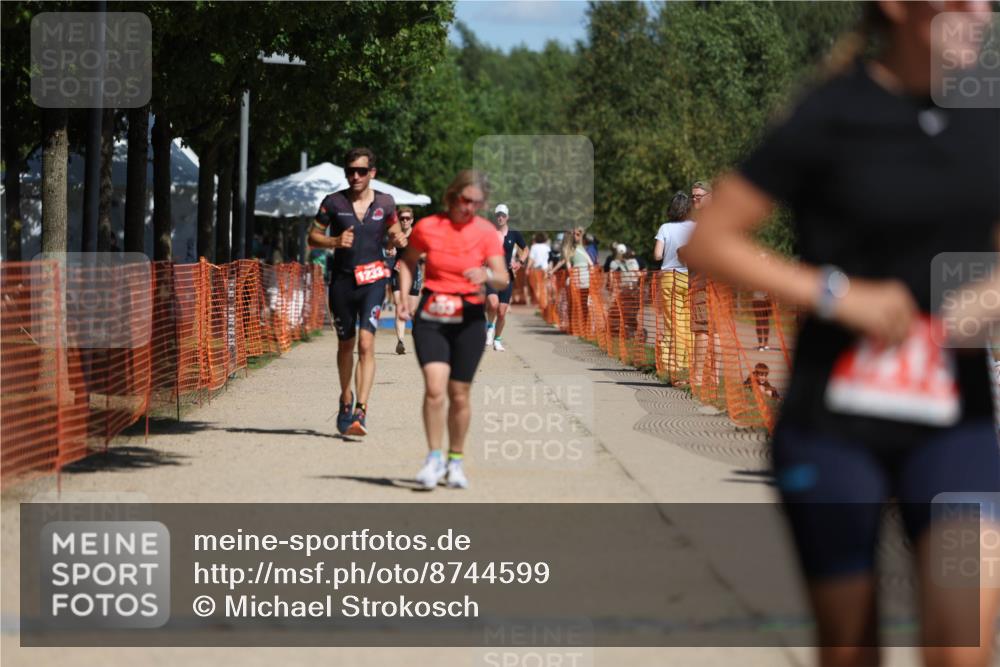 07.09.2025 - 19. Norderstedt Triathlon Michael Strokosch http://msf.ph/oto/8744599 07.09.2025 12:34:31 Laufen 696, 803, 1213, 1233 meine-sportfotos.de