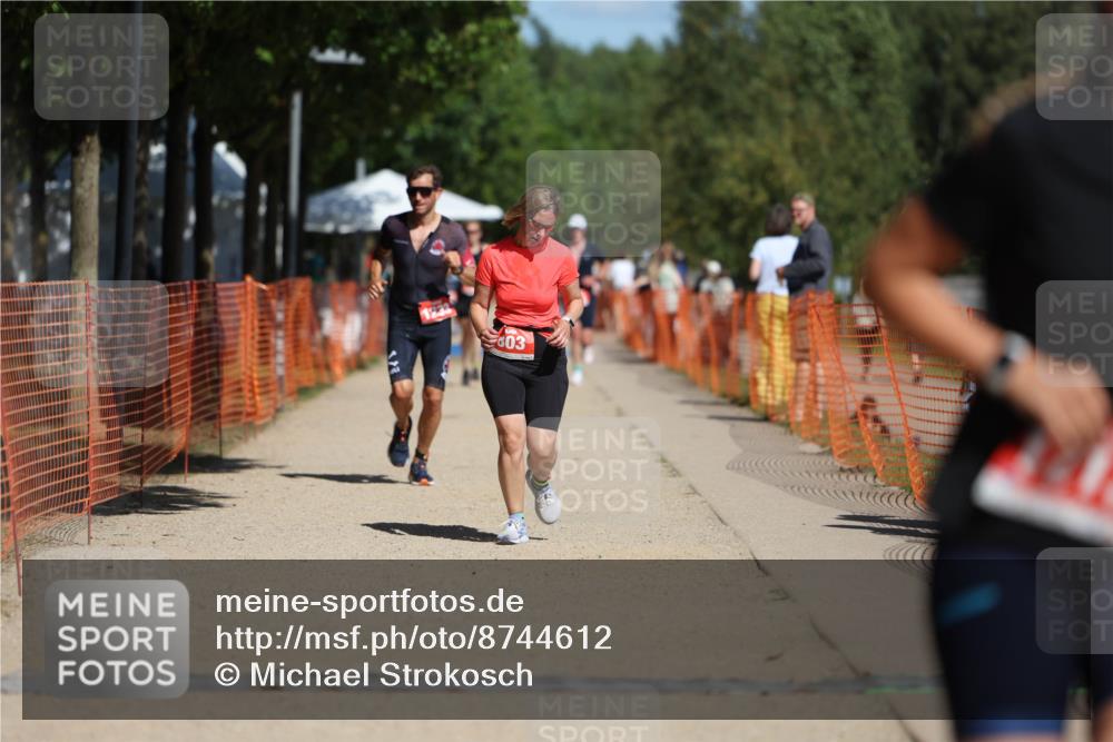 07.09.2025 - 19. Norderstedt Triathlon Michael Strokosch http://msf.ph/oto/8744612 07.09.2025 12:34:31 Laufen 696, 803, 1213, 1233 meine-sportfotos.de