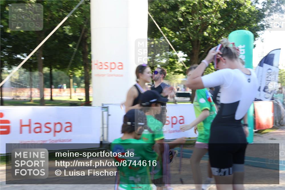 07.09.2025 - 19. Norderstedt Triathlon Luisa Fischer http://msf.ph/oto/8744616 07.09.2025 17:14:28 Ziel 940, 1435, 1472 meine-sportfotos.de