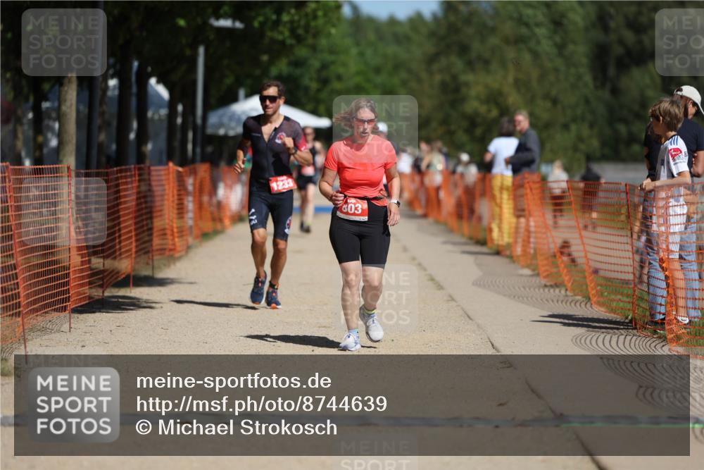 07.09.2025 - 19. Norderstedt Triathlon Michael Strokosch http://msf.ph/oto/8744639 07.09.2025 12:34:32 Laufen 696, 803, 1213, 1233 meine-sportfotos.de