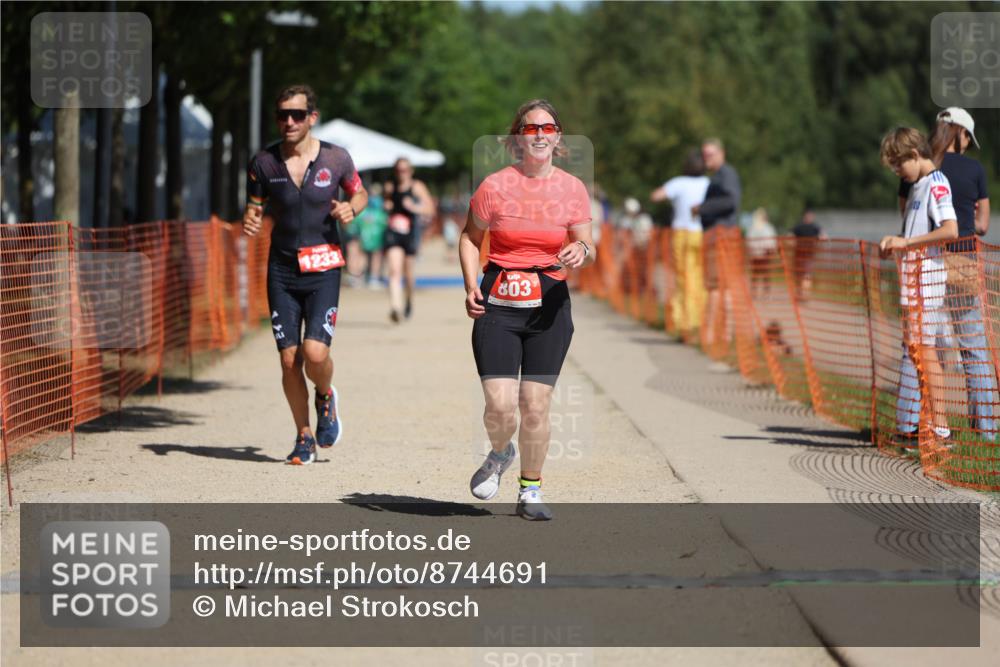 07.09.2025 - 19. Norderstedt Triathlon Michael Strokosch http://msf.ph/oto/8744691 07.09.2025 12:34:33 Laufen 696, 803, 1213, 1233 meine-sportfotos.de
