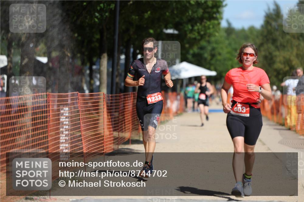 07.09.2025 - 19. Norderstedt Triathlon Michael Strokosch http://msf.ph/oto/8744702 07.09.2025 12:34:34 Laufen 226, 696, 803, 1213, 1233 meine-sportfotos.de
