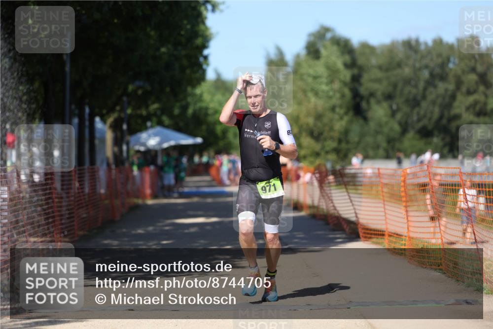 07.09.2025 - 19. Norderstedt Triathlon Michael Strokosch http://msf.ph/oto/8744705 07.09.2025 14:45:18 Laufen 971 meine-sportfotos.de