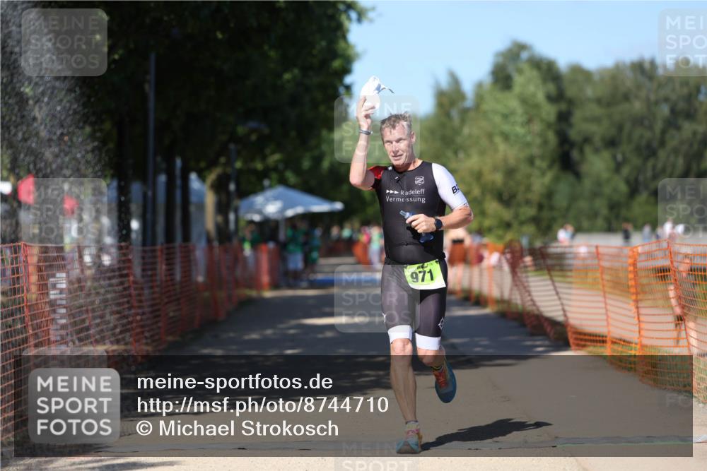 07.09.2025 - 19. Norderstedt Triathlon Michael Strokosch http://msf.ph/oto/8744710 07.09.2025 14:45:18 Laufen 971 meine-sportfotos.de