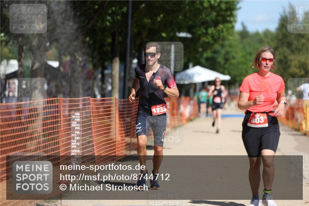 07.09.2025 - 19. Norderstedt Triathlon Michael Strokosch http://msf.ph/oto/8744712 07.09.2025 12:34:34 Laufen 226, 696, 803, 1213, 1233 meine-sportfotos.de