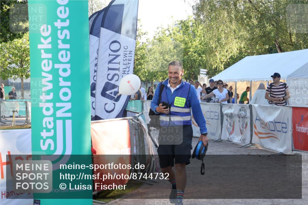 07.09.2025 - 19. Norderstedt Triathlon Luisa Fischer http://msf.ph/oto/8744732 07.09.2025 17:15:20 Ziel  meine-sportfotos.de