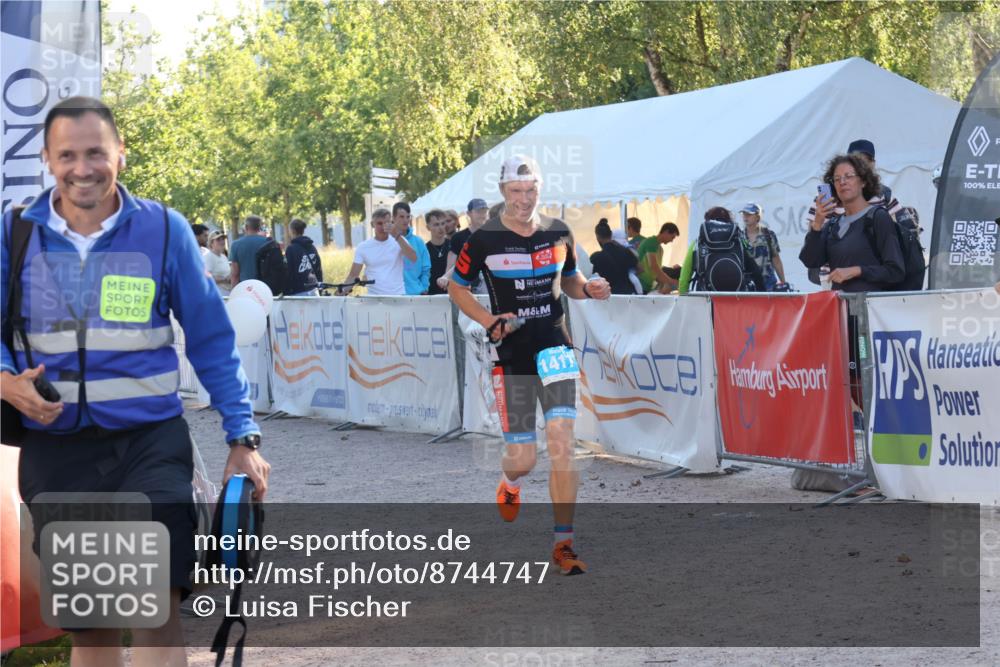 07.09.2025 - 19. Norderstedt Triathlon Luisa Fischer http://msf.ph/oto/8744747 07.09.2025 17:15:22 Ziel 1417 meine-sportfotos.de