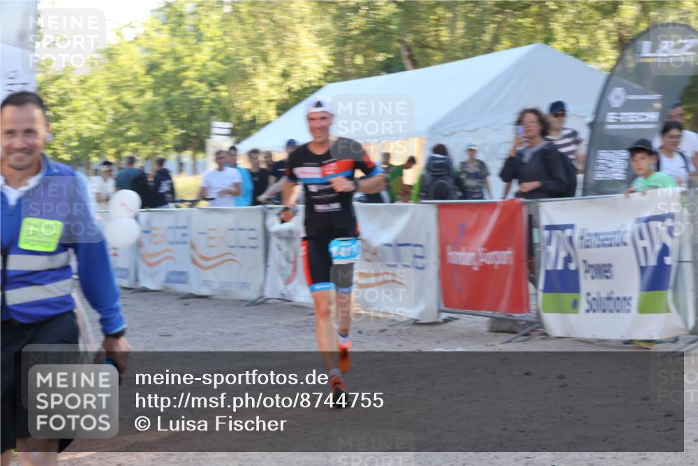 07.09.2025 - 19. Norderstedt Triathlon Luisa Fischer http://msf.ph/oto/8744755 07.09.2025 17:15:23 Ziel 1417 meine-sportfotos.de
