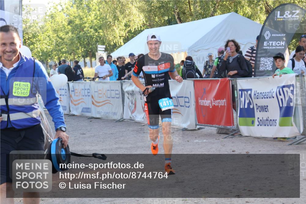 07.09.2025 - 19. Norderstedt Triathlon Luisa Fischer http://msf.ph/oto/8744764 07.09.2025 17:15:23 Ziel 1417 meine-sportfotos.de