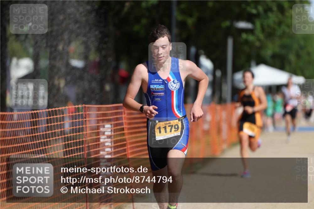 07.09.2025 - 19. Norderstedt Triathlon Michael Strokosch http://msf.ph/oto/8744794 07.09.2025 11:57:53 Laufen 300, 1179, 1211 meine-sportfotos.de