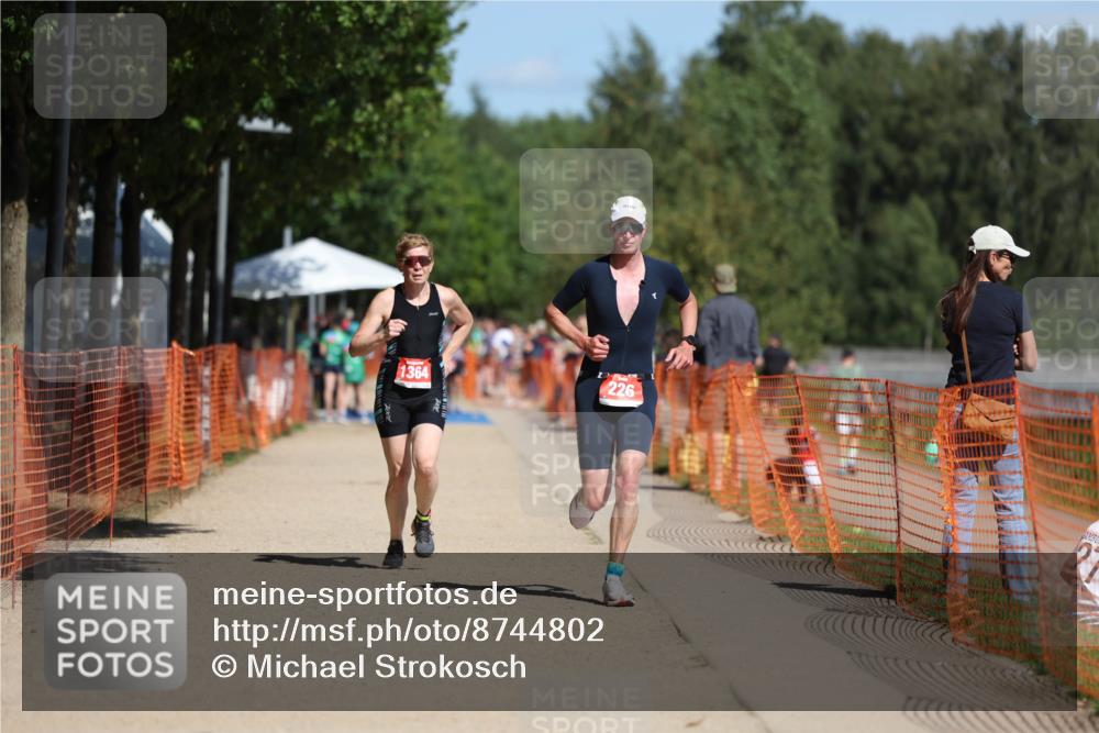 07.09.2025 - 19. Norderstedt Triathlon Michael Strokosch http://msf.ph/oto/8744802 07.09.2025 12:34:39 Laufen 226, 803, 1233, 1364 meine-sportfotos.de