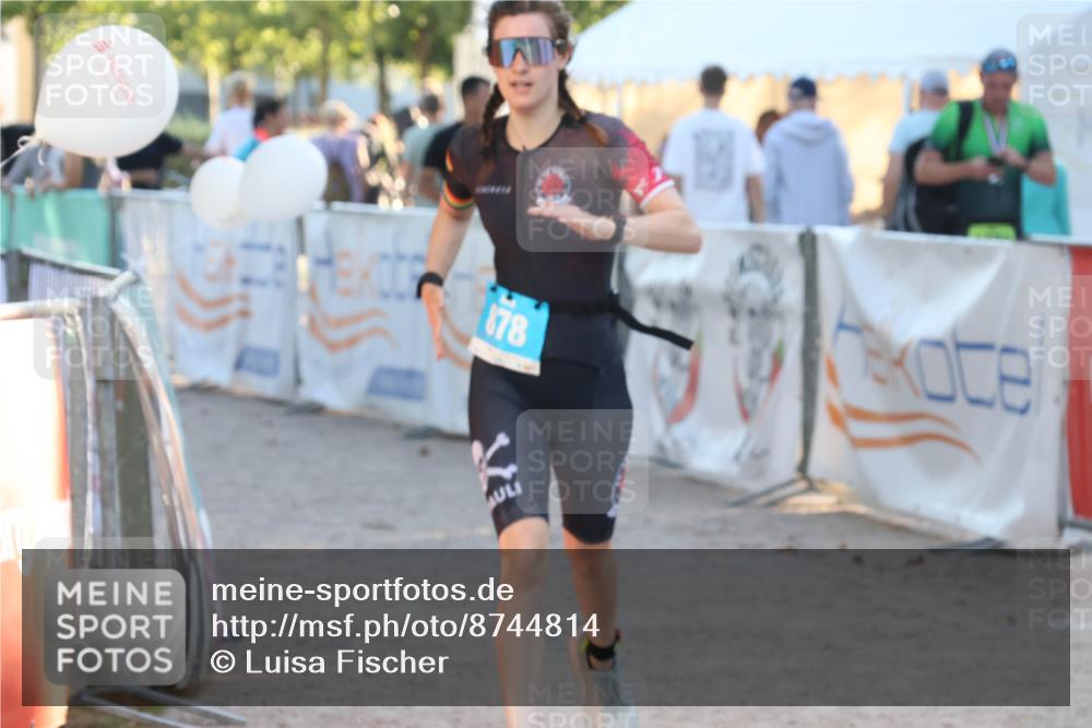 07.09.2025 - 19. Norderstedt Triathlon Luisa Fischer http://msf.ph/oto/8744814 07.09.2025 17:15:49 Ziel 878 meine-sportfotos.de