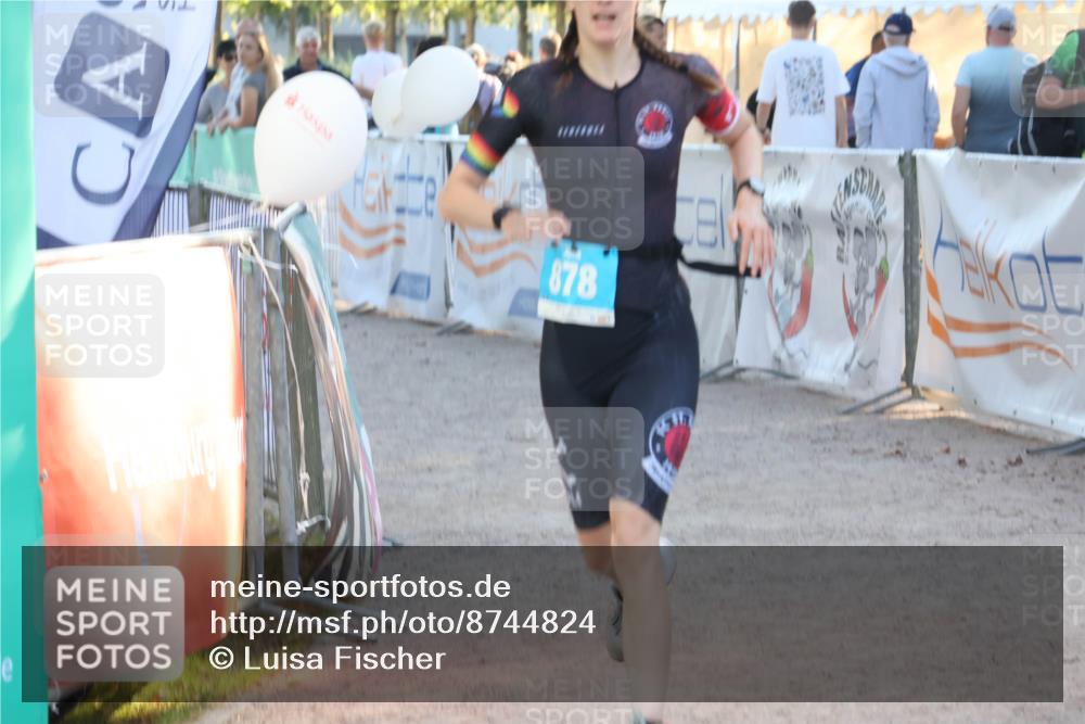 07.09.2025 - 19. Norderstedt Triathlon Luisa Fischer http://msf.ph/oto/8744824 07.09.2025 17:15:49 Ziel 878 meine-sportfotos.de