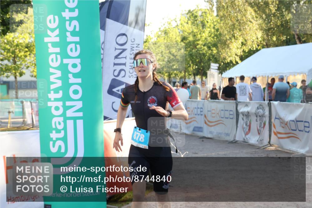 07.09.2025 - 19. Norderstedt Triathlon Luisa Fischer http://msf.ph/oto/8744840 07.09.2025 17:15:50 Ziel 878 meine-sportfotos.de