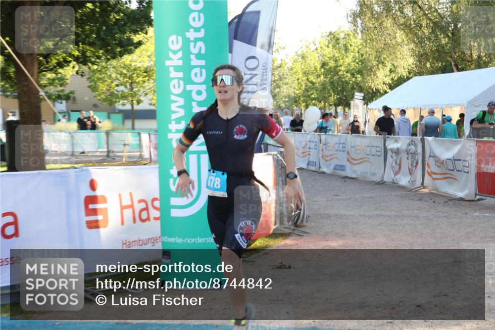 07.09.2025 - 19. Norderstedt Triathlon Luisa Fischer http://msf.ph/oto/8744842 07.09.2025 17:15:51 Ziel 878 meine-sportfotos.de