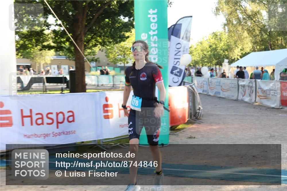 07.09.2025 - 19. Norderstedt Triathlon Luisa Fischer http://msf.ph/oto/8744846 07.09.2025 17:15:51 Ziel 878 meine-sportfotos.de