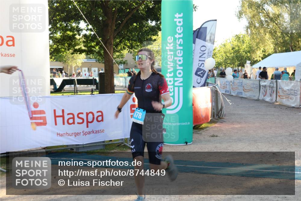 07.09.2025 - 19. Norderstedt Triathlon Luisa Fischer http://msf.ph/oto/8744849 07.09.2025 17:15:51 Ziel 878 meine-sportfotos.de