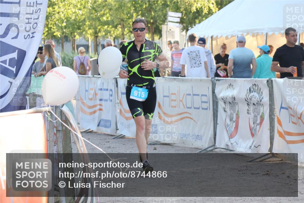 07.09.2025 - 19. Norderstedt Triathlon Luisa Fischer http://msf.ph/oto/8744866 07.09.2025 17:15:54 Ziel 878, 915 meine-sportfotos.de