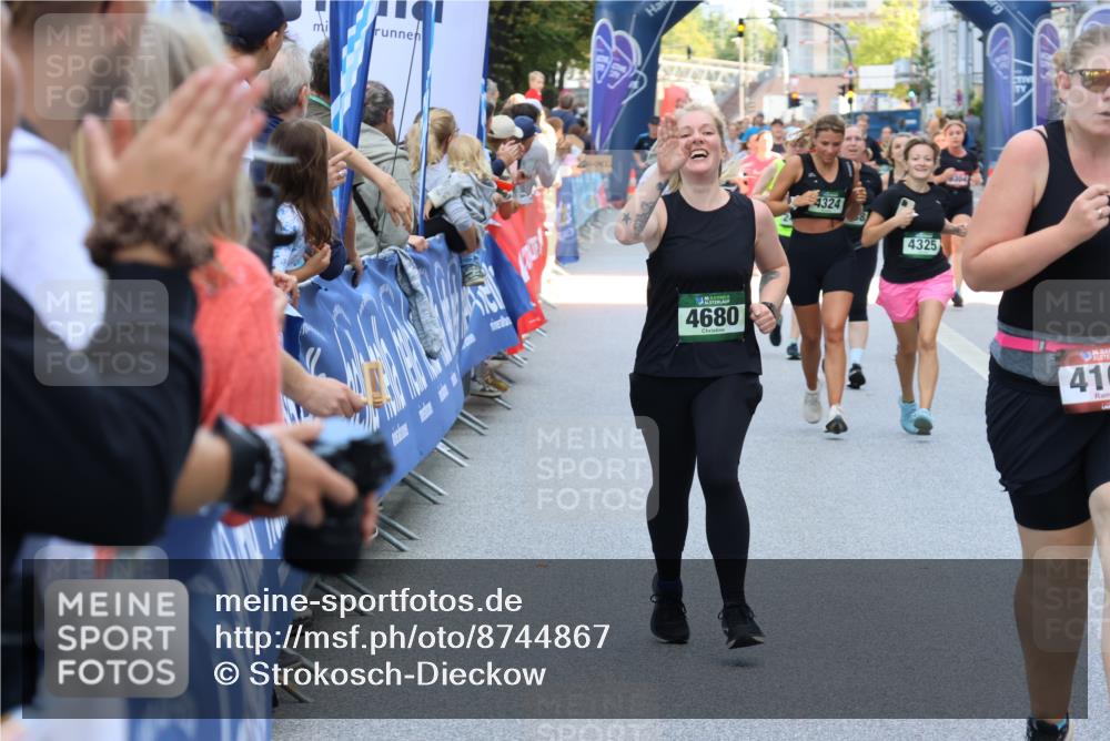07.09.2025 - BARMER Alsterlauf Strokosch-Dieckow http://msf.ph/oto/8744867 07.09.2025 10:17:28 Ziel 2286, 2466, 2821, 2901, 3194, 3435, 3723, 3731, 3862, 3881, 4019, 4025, 4130, 4200, 4270, 5033, 5168, 5305, 5464, 5465, 5946 meine-sportfotos.de