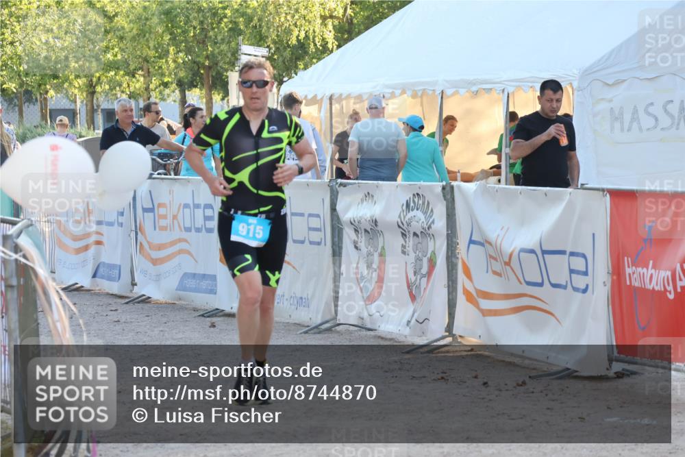 07.09.2025 - 19. Norderstedt Triathlon Luisa Fischer http://msf.ph/oto/8744870 07.09.2025 17:15:54 Ziel 878, 915 meine-sportfotos.de