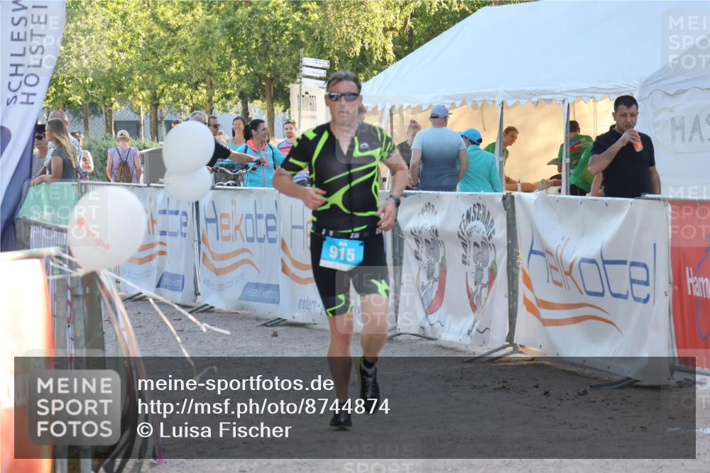 07.09.2025 - 19. Norderstedt Triathlon Luisa Fischer http://msf.ph/oto/8744874 07.09.2025 17:15:55 Ziel 878, 915 meine-sportfotos.de