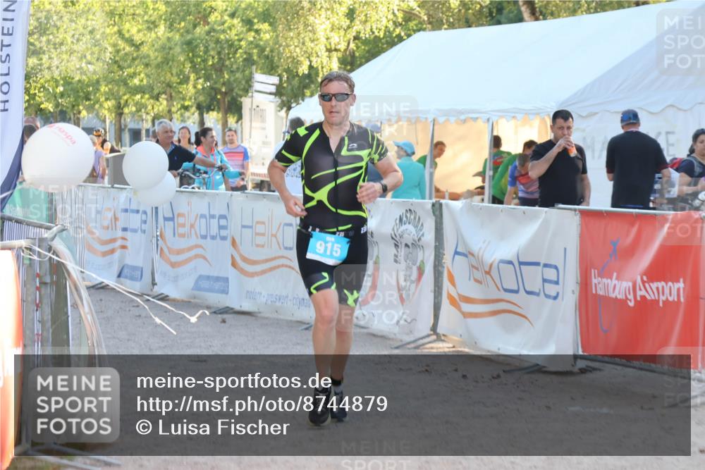 07.09.2025 - 19. Norderstedt Triathlon Luisa Fischer http://msf.ph/oto/8744879 07.09.2025 17:15:55 Ziel 878, 915 meine-sportfotos.de
