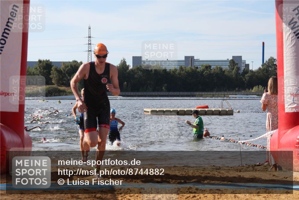 07.09.2025 - 19. Norderstedt Triathlon Luisa Fischer http://msf.ph/oto/8744882 07.09.2025 10:23:35 Schwimmen 57, 76, 637, 651, 661, 678, 689 meine-sportfotos.de