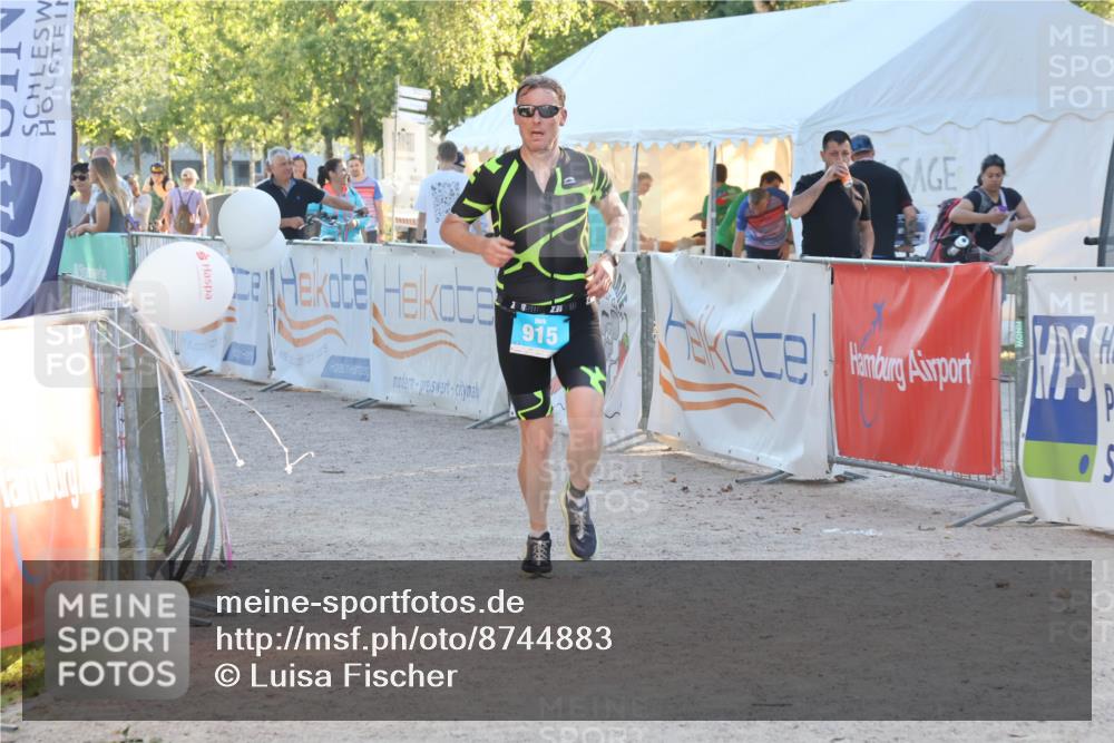 07.09.2025 - 19. Norderstedt Triathlon Luisa Fischer http://msf.ph/oto/8744883 07.09.2025 17:15:55 Ziel 878, 915 meine-sportfotos.de