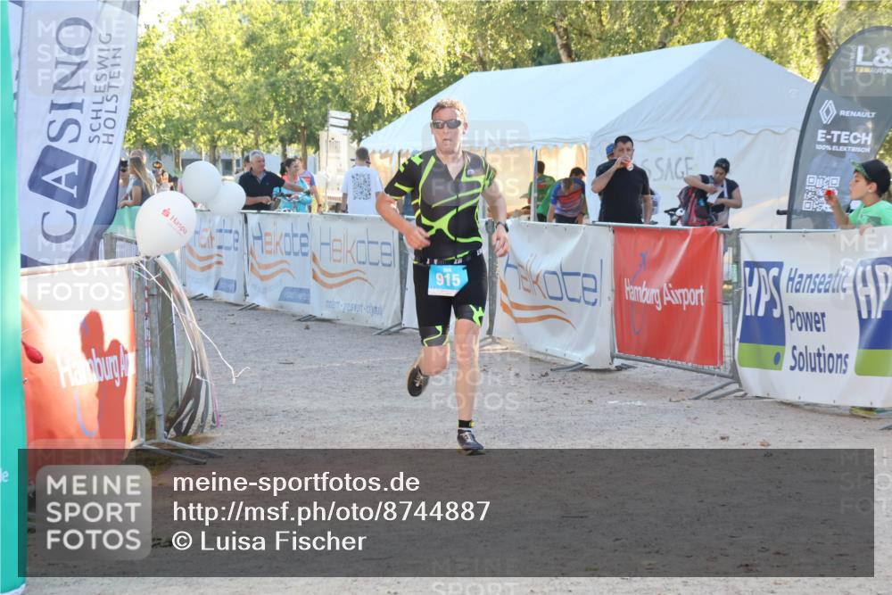 07.09.2025 - 19. Norderstedt Triathlon Luisa Fischer http://msf.ph/oto/8744887 07.09.2025 17:15:56 Ziel 878, 915 meine-sportfotos.de