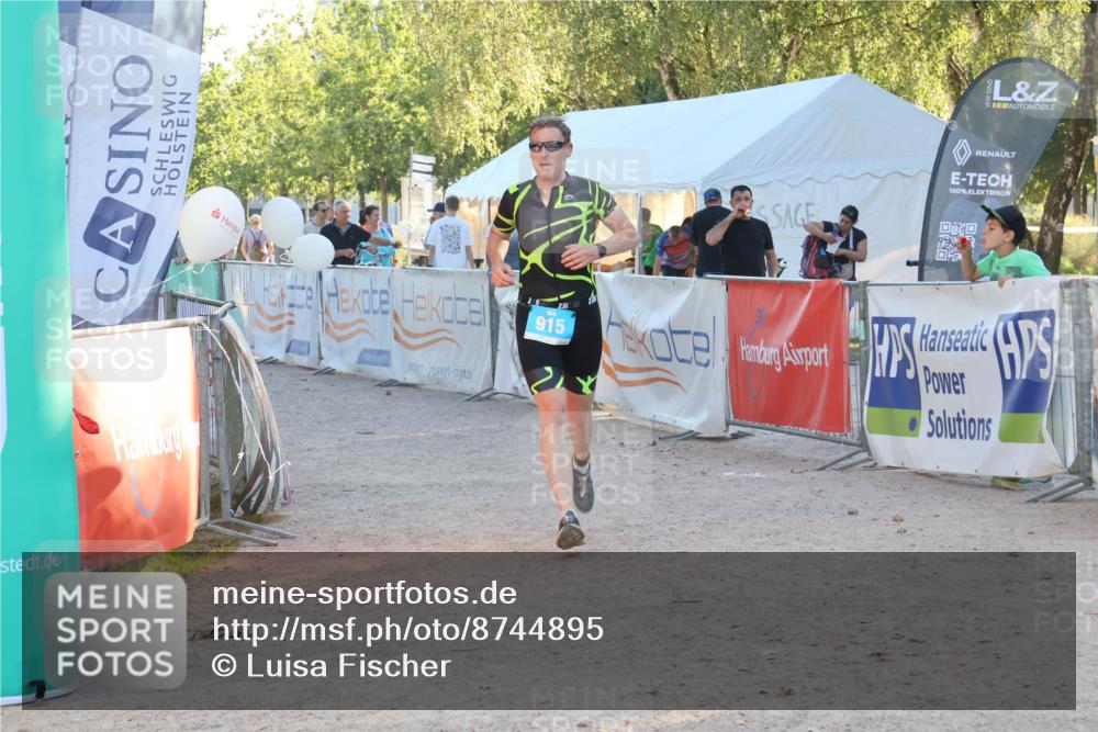 07.09.2025 - 19. Norderstedt Triathlon Luisa Fischer http://msf.ph/oto/8744895 07.09.2025 17:15:56 Ziel 878, 915 meine-sportfotos.de