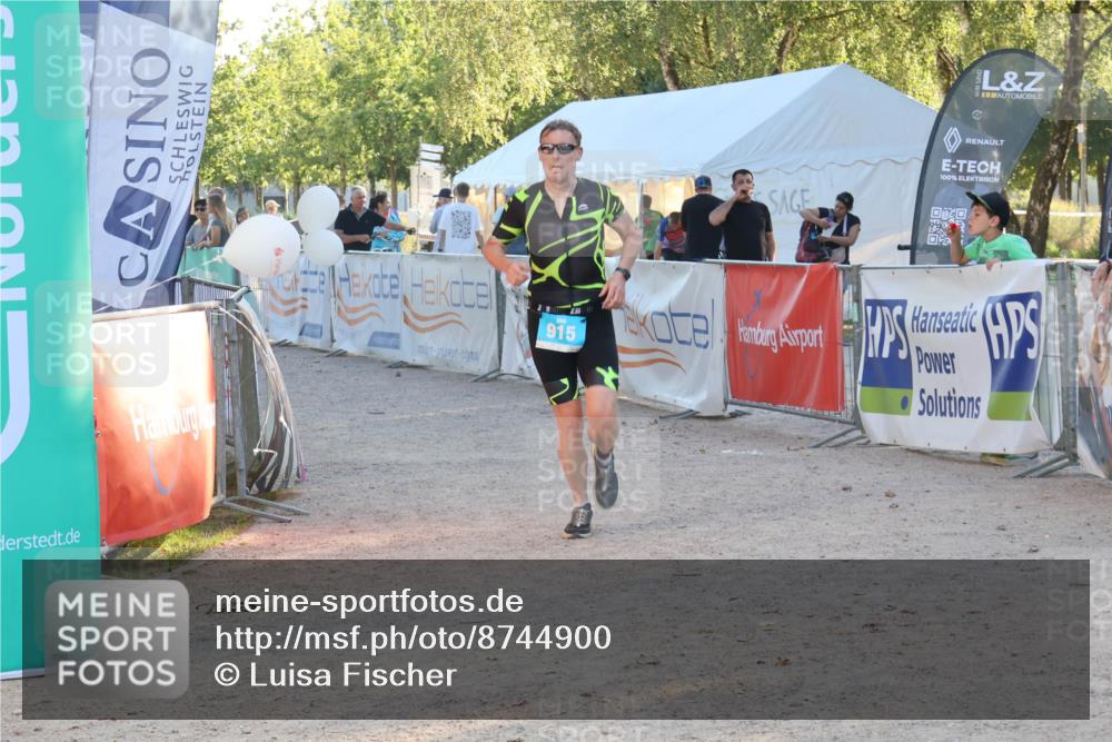 07.09.2025 - 19. Norderstedt Triathlon Luisa Fischer http://msf.ph/oto/8744900 07.09.2025 17:15:56 Ziel 878, 915 meine-sportfotos.de