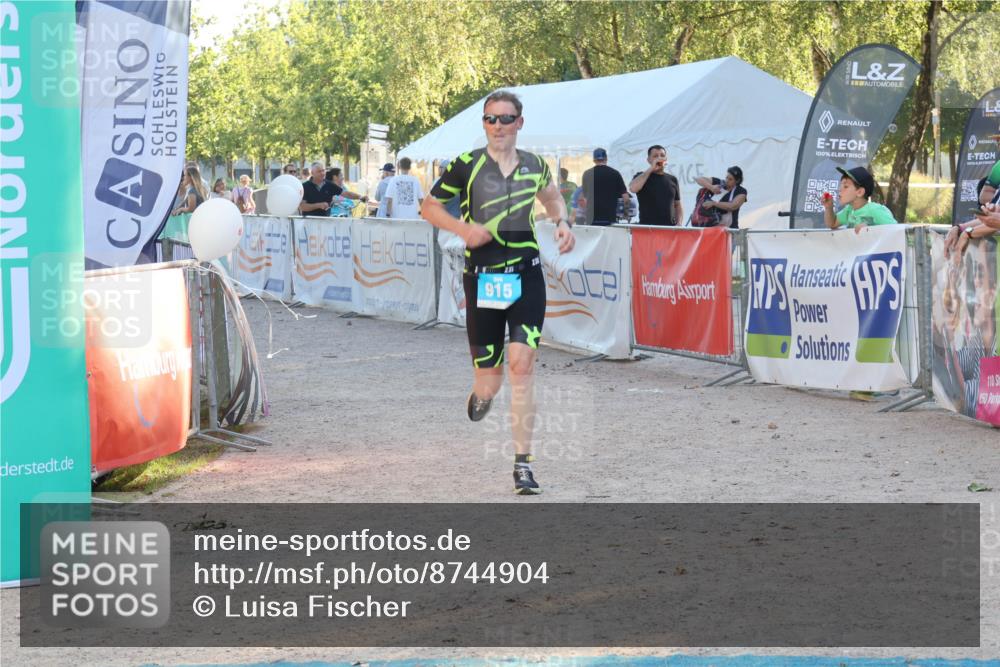 07.09.2025 - 19. Norderstedt Triathlon Luisa Fischer http://msf.ph/oto/8744904 07.09.2025 17:15:56 Ziel 878, 915 meine-sportfotos.de
