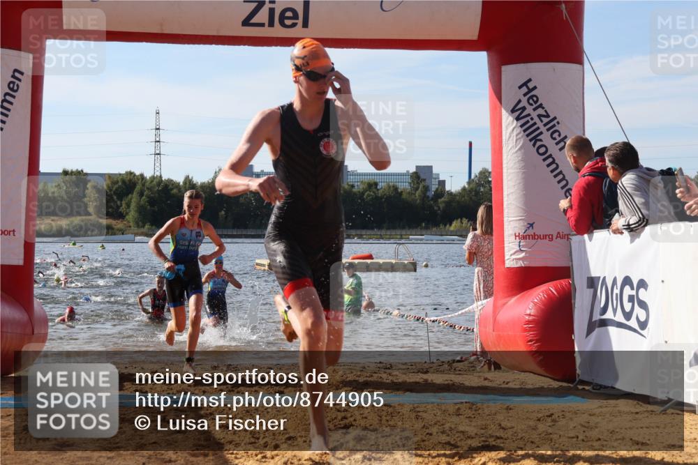 07.09.2025 - 19. Norderstedt Triathlon Luisa Fischer http://msf.ph/oto/8744905 07.09.2025 10:23:36 Schwimmen 57, 76, 107, 637, 651, 661, 678, 689 meine-sportfotos.de