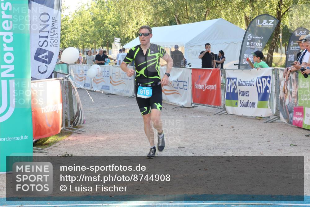 07.09.2025 - 19. Norderstedt Triathlon Luisa Fischer http://msf.ph/oto/8744908 07.09.2025 17:15:57 Ziel 878, 915 meine-sportfotos.de