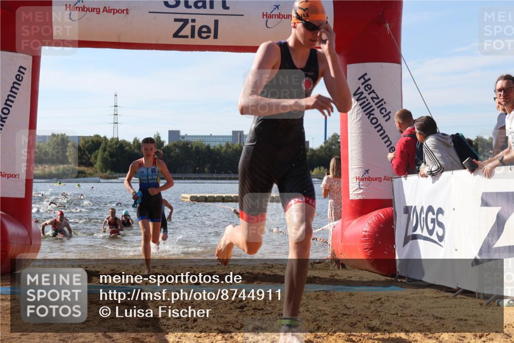 07.09.2025 - 19. Norderstedt Triathlon Luisa Fischer http://msf.ph/oto/8744911 07.09.2025 10:23:36 Schwimmen 57, 76, 107, 637, 651, 661, 678, 689 meine-sportfotos.de