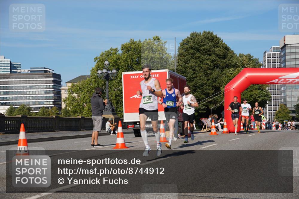 07.09.2025 - BARMER Alsterlauf Yannick Fuchs http://msf.ph/oto/8744912 07.09.2025 09:30:22 Laufen 6128, 5171, 327, 3221, 5874 meine-sportfotos.de