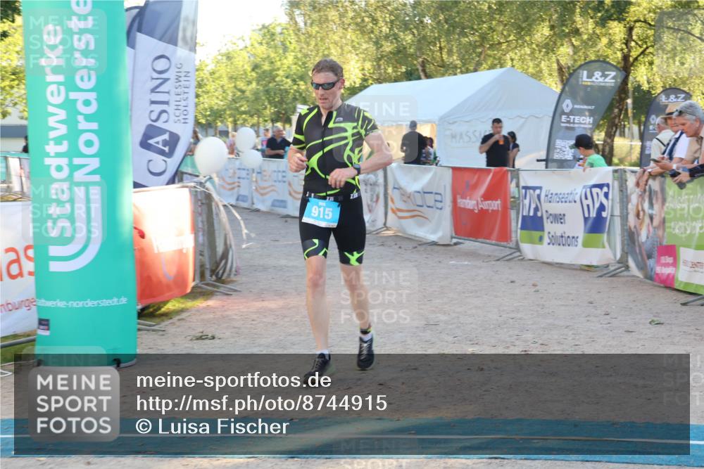 07.09.2025 - 19. Norderstedt Triathlon Luisa Fischer http://msf.ph/oto/8744915 07.09.2025 17:15:57 Ziel 878, 915 meine-sportfotos.de