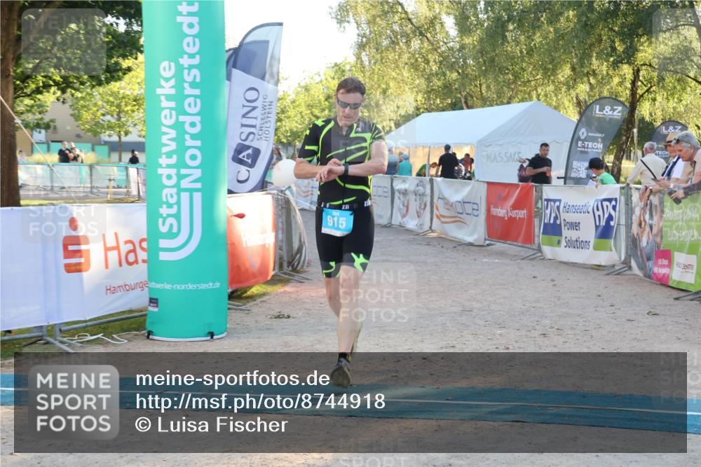 07.09.2025 - 19. Norderstedt Triathlon Luisa Fischer http://msf.ph/oto/8744918 07.09.2025 17:15:58 Ziel 915 meine-sportfotos.de