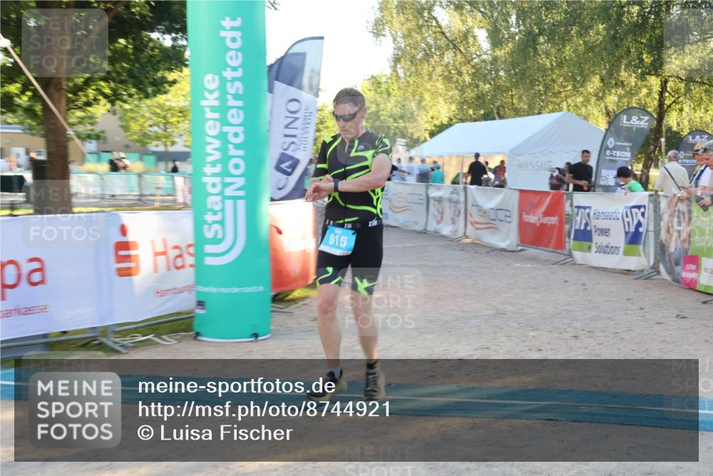 07.09.2025 - 19. Norderstedt Triathlon Luisa Fischer http://msf.ph/oto/8744921 07.09.2025 17:15:58 Ziel 915 meine-sportfotos.de