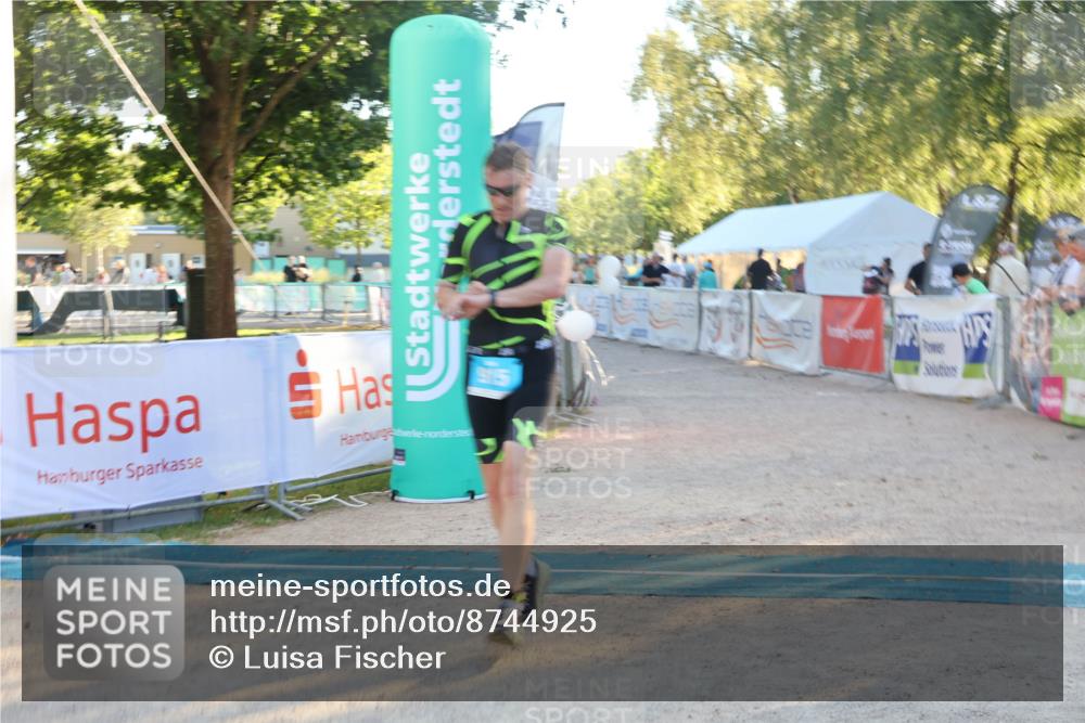 07.09.2025 - 19. Norderstedt Triathlon Luisa Fischer http://msf.ph/oto/8744925 07.09.2025 17:15:58 Ziel 915 meine-sportfotos.de