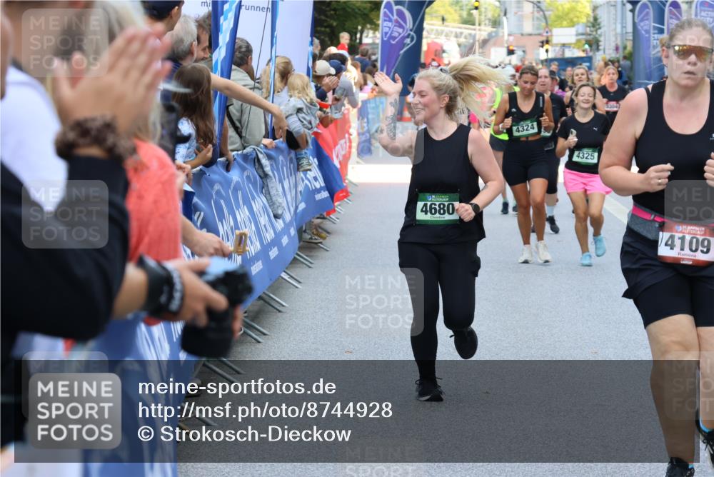 07.09.2025 - BARMER Alsterlauf Strokosch-Dieckow http://msf.ph/oto/8744928 07.09.2025 10:17:28 Ziel 2286, 2466, 2821, 2901, 3194, 3435, 3723, 3731, 3862, 3881, 4019, 4025, 4130, 4200, 4270, 5033, 5168, 5305, 5464, 5465, 5946 meine-sportfotos.de