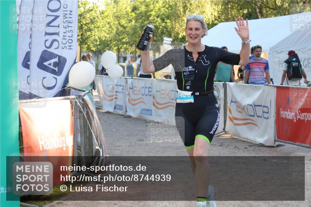 07.09.2025 - 19. Norderstedt Triathlon Luisa Fischer http://msf.ph/oto/8744939 07.09.2025 17:16:17 Ziel 1450 meine-sportfotos.de