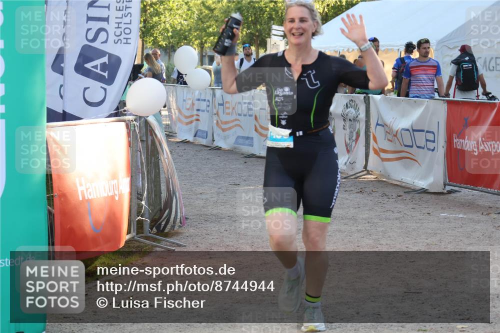 07.09.2025 - 19. Norderstedt Triathlon Luisa Fischer http://msf.ph/oto/8744944 07.09.2025 17:16:17 Ziel 1450 meine-sportfotos.de