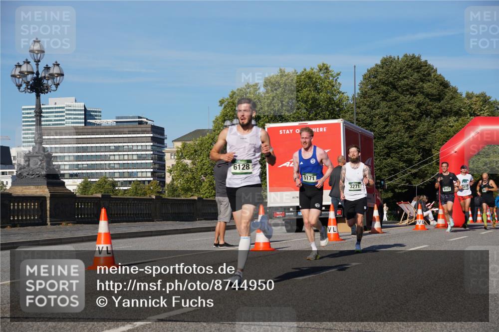 07.09.2025 - BARMER Alsterlauf Yannick Fuchs http://msf.ph/oto/8744950 07.09.2025 09:30:22 Laufen 6128, 700, 5171, 3271, 8221, 5874 meine-sportfotos.de