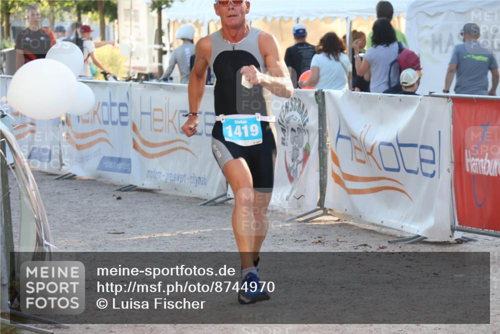 07.09.2025 - 19. Norderstedt Triathlon Luisa Fischer http://msf.ph/oto/8744970 07.09.2025 17:16:34 Ziel 1419 meine-sportfotos.de