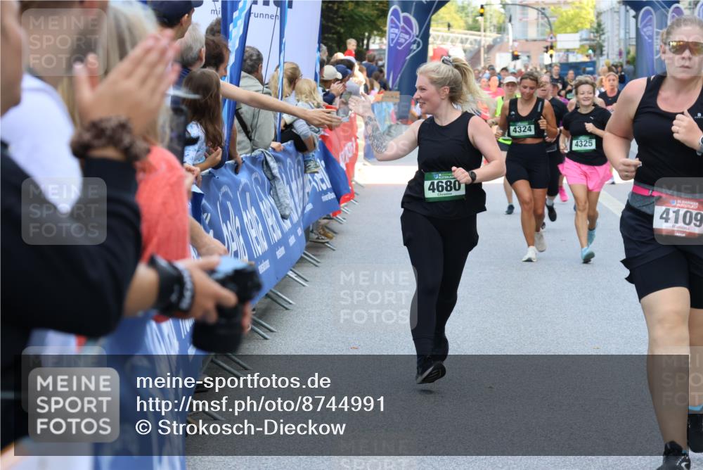 07.09.2025 - BARMER Alsterlauf Strokosch-Dieckow http://msf.ph/oto/8744991 07.09.2025 10:17:28 Ziel 2286, 2466, 2821, 2901, 3194, 3435, 3723, 3731, 3862, 3881, 4019, 4025, 4130, 4200, 4270, 5033, 5168, 5305, 5464, 5465, 5946 meine-sportfotos.de