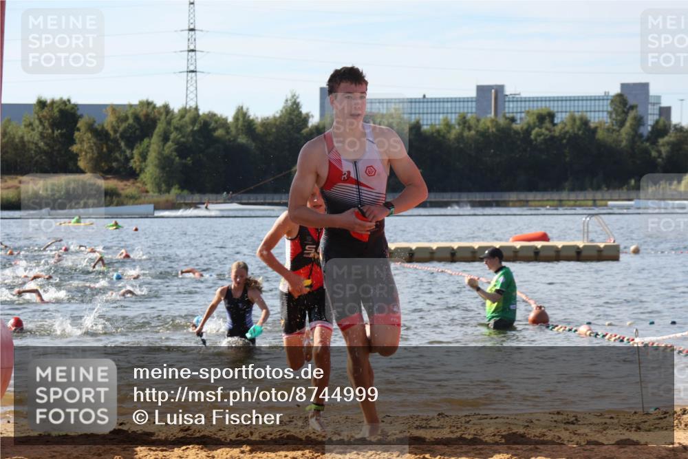 07.09.2025 - 19. Norderstedt Triathlon Luisa Fischer http://msf.ph/oto/8744999 07.09.2025 10:23:41 Schwimmen 57, 76, 107, 637, 643, 651, 661, 678, 689 meine-sportfotos.de