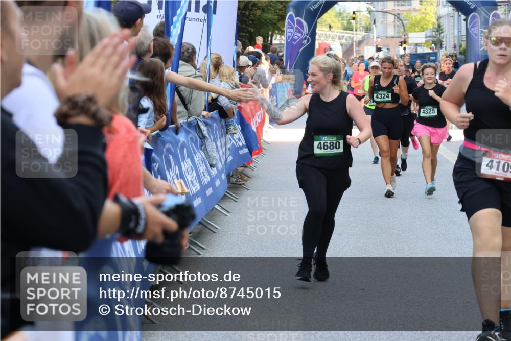 07.09.2025 - BARMER Alsterlauf Strokosch-Dieckow http://msf.ph/oto/8745015 07.09.2025 10:17:28 Ziel 2286, 2466, 2821, 2901, 3194, 3435, 3723, 3731, 3862, 3881, 4019, 4025, 4130, 4200, 4270, 5033, 5168, 5305, 5464, 5465, 5946 meine-sportfotos.de